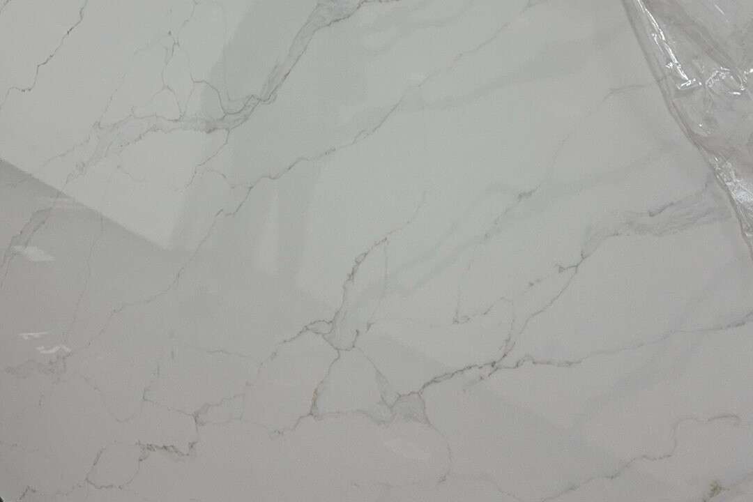 Pretty New 3CM Quartz In stock