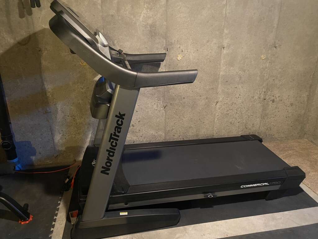 Nordictrack commercial 1750 discount treadmill for sale