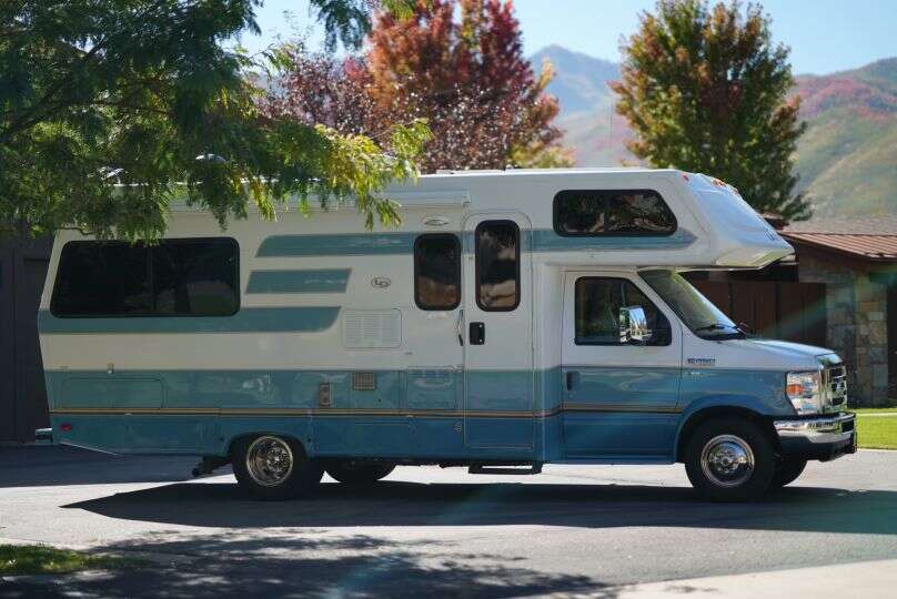 2013 Lazy Daze 24 Twin King -- Nearly New