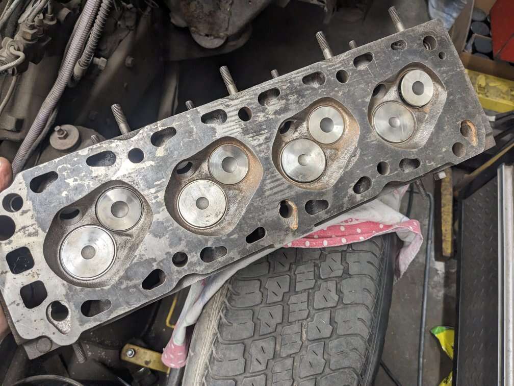 Ford pinto 2.0l engine cylinder head