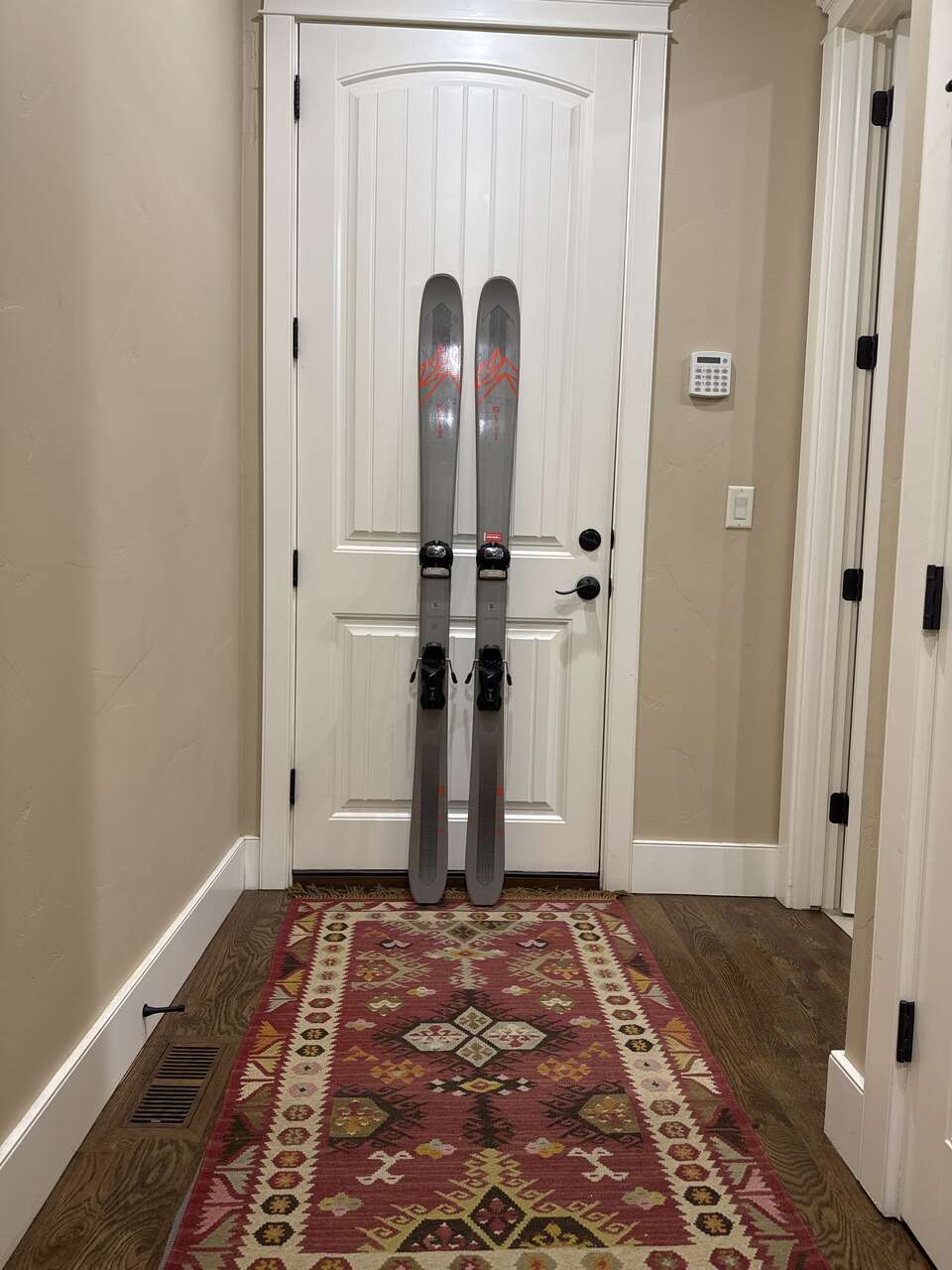 177cm Salomon QST 85 and Tyrolia Attack 11 Grip Walk bindings and poles