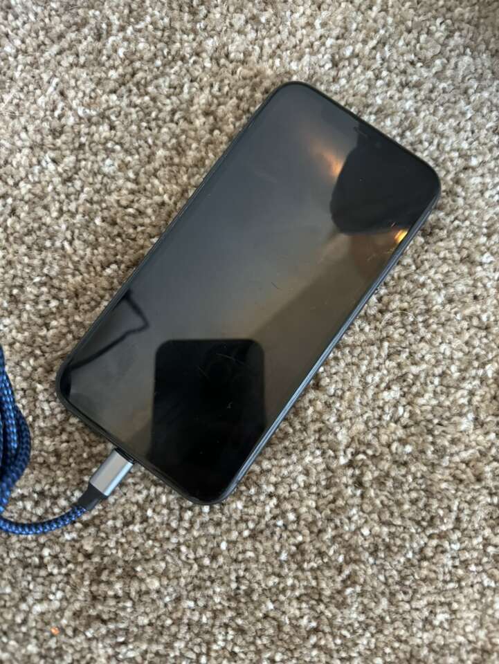 I Phone 12 64 GB Electronics