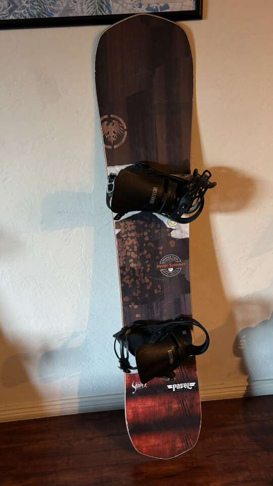 Never Summer 156 snowboard with medium Bindings