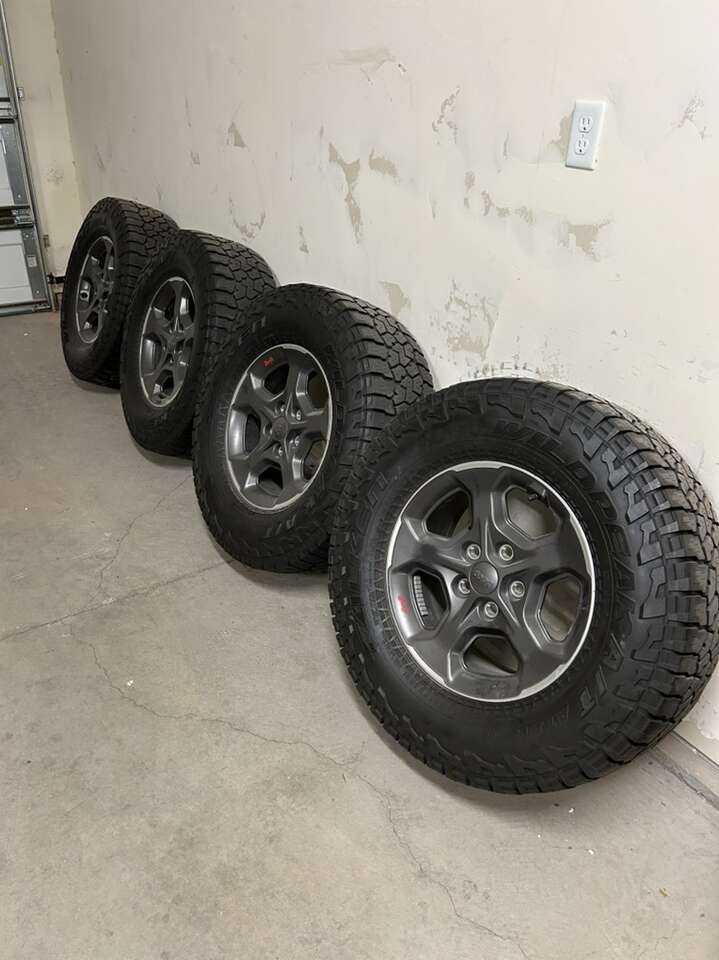 FALKEN WILDPEAK A/T 4 Rims+tires
