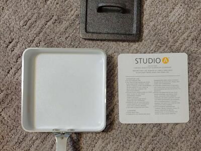 Small pan with cast iron panini type press