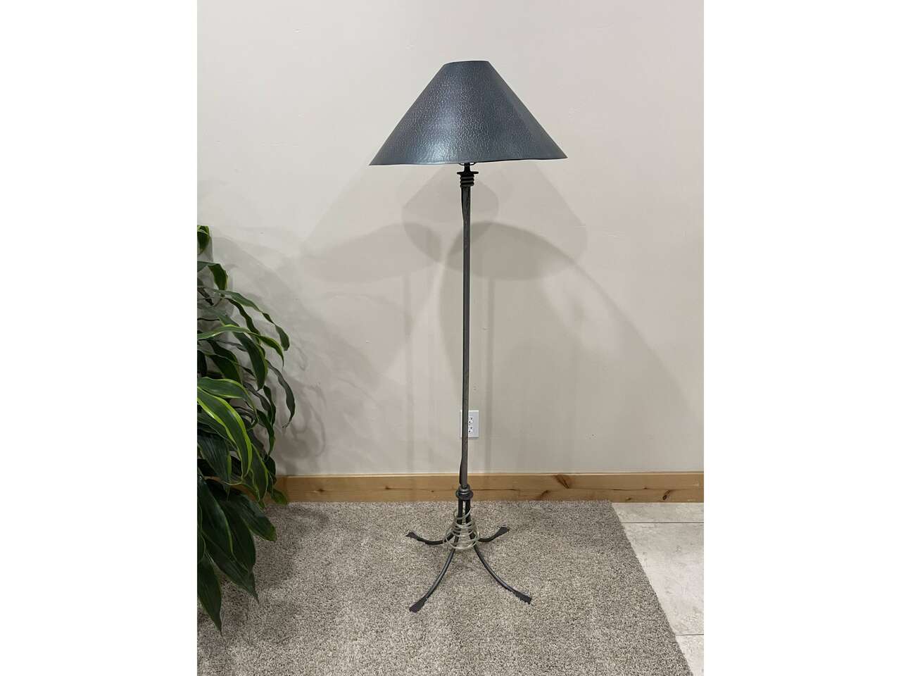 Metal floor lamp