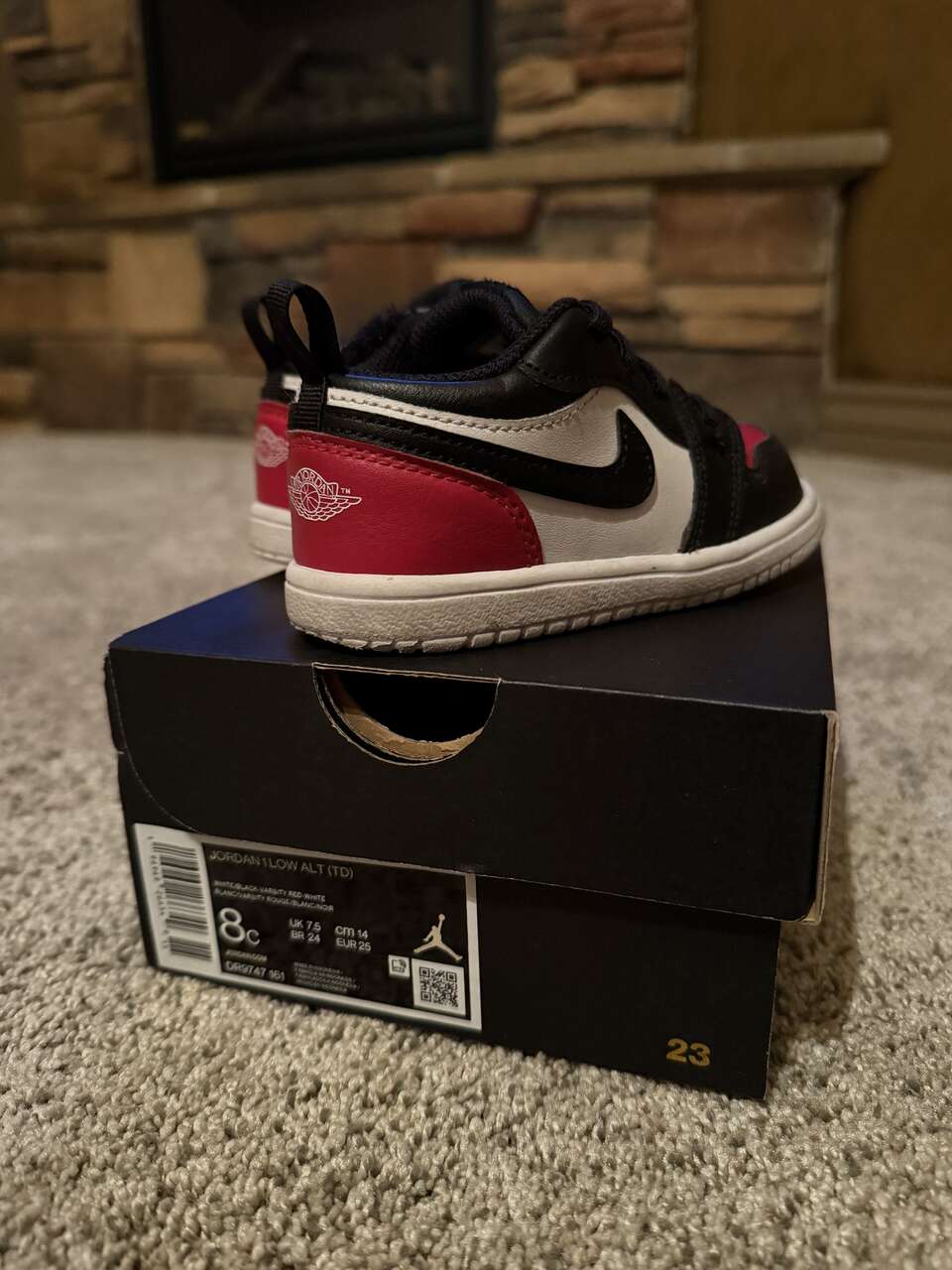 Jordan 1 low alt black/red/white size 8c children’s Jordan’s