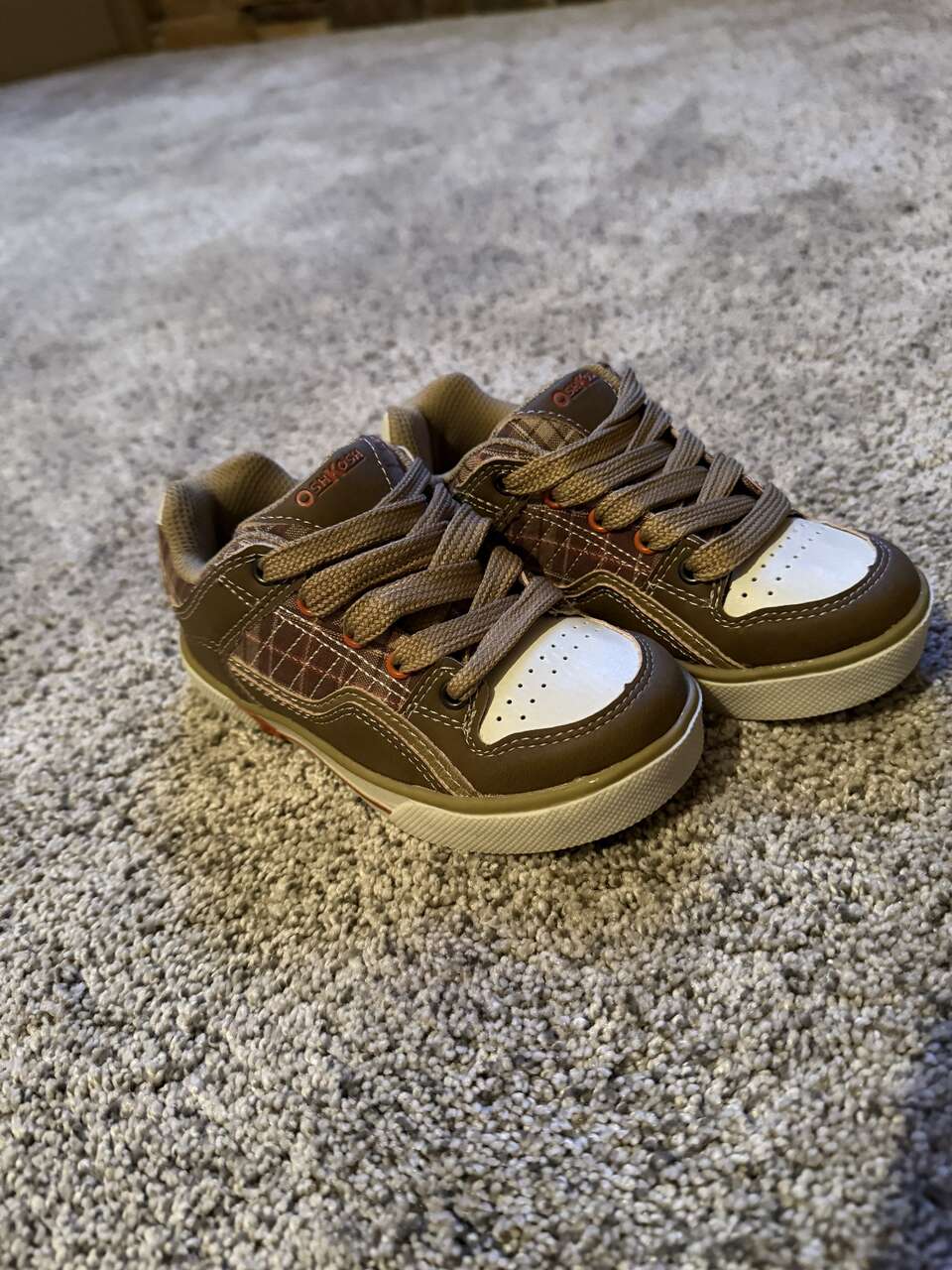 Oshkosh toddler boys size 9 shoes