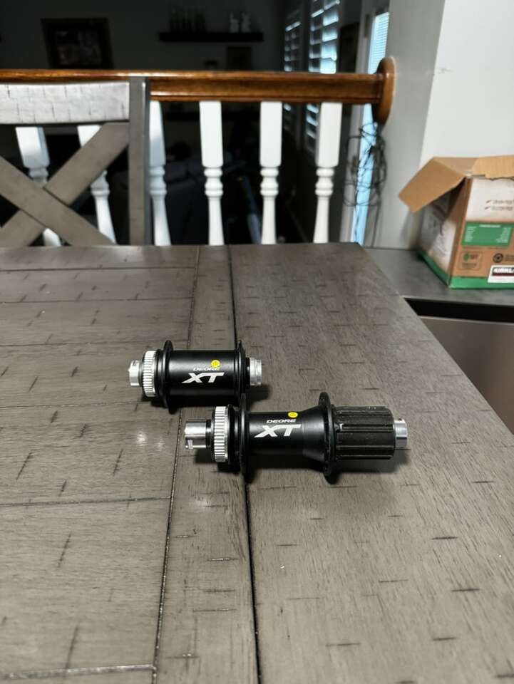 Shimano Deore XT Hub Set