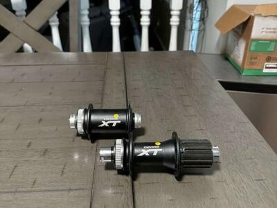 Shimano Deore XT Hub Set