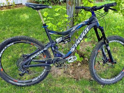 Pivot Mach 5.7 Carbon Full Susp Mountain Bike