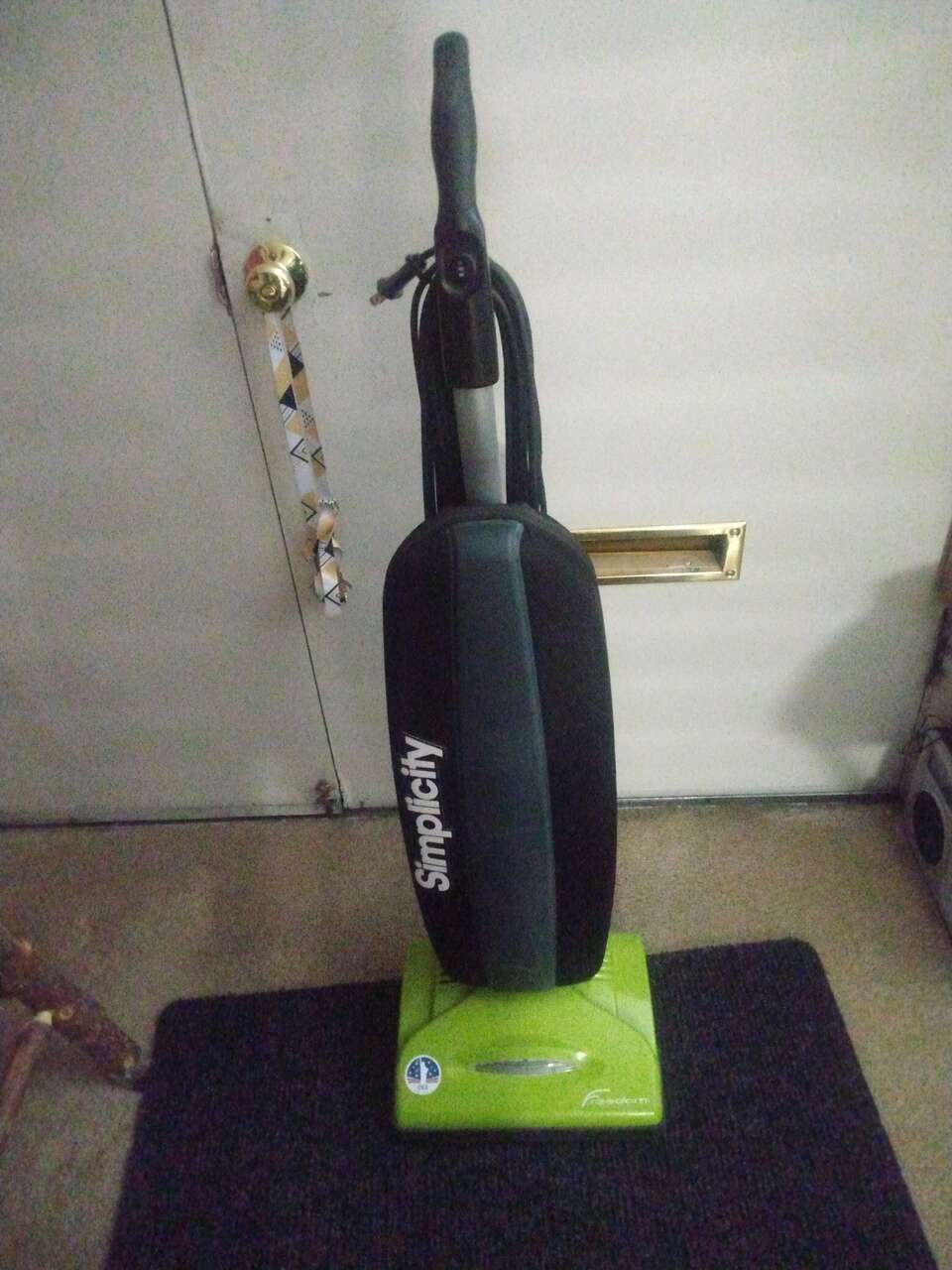 Simplicity upright vacuum