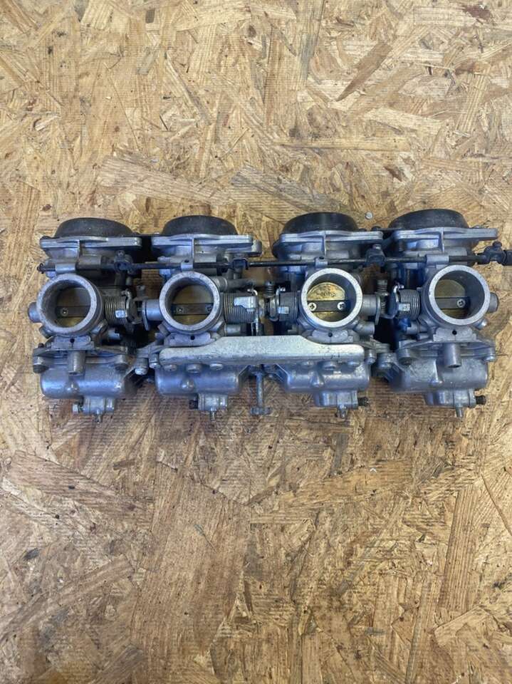 86 GSXR 750 Carbs