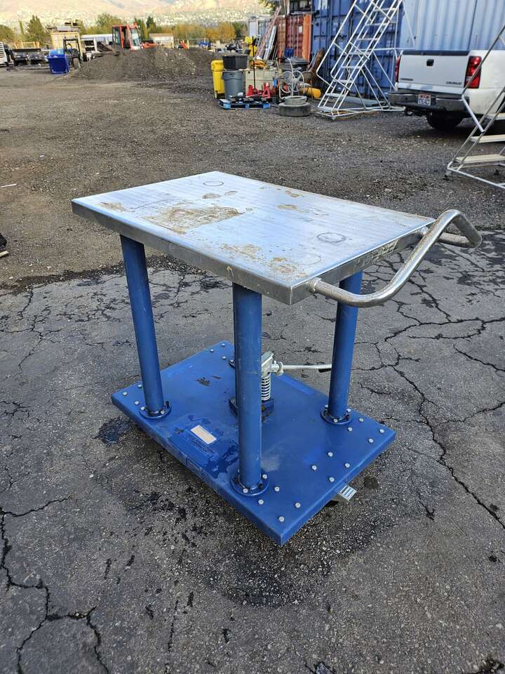 Hydraulic Air Post Table