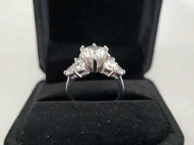 Women's Engagement Ring