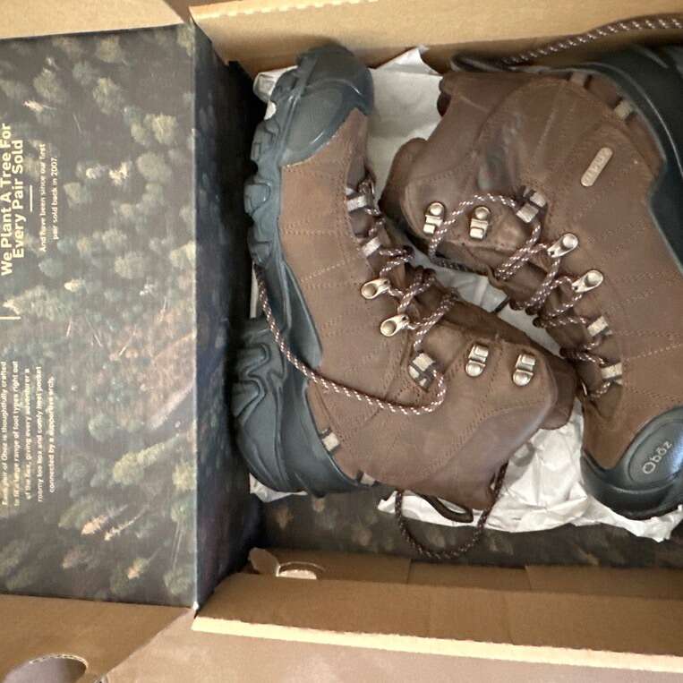 NIB Oboz Hiking Boots