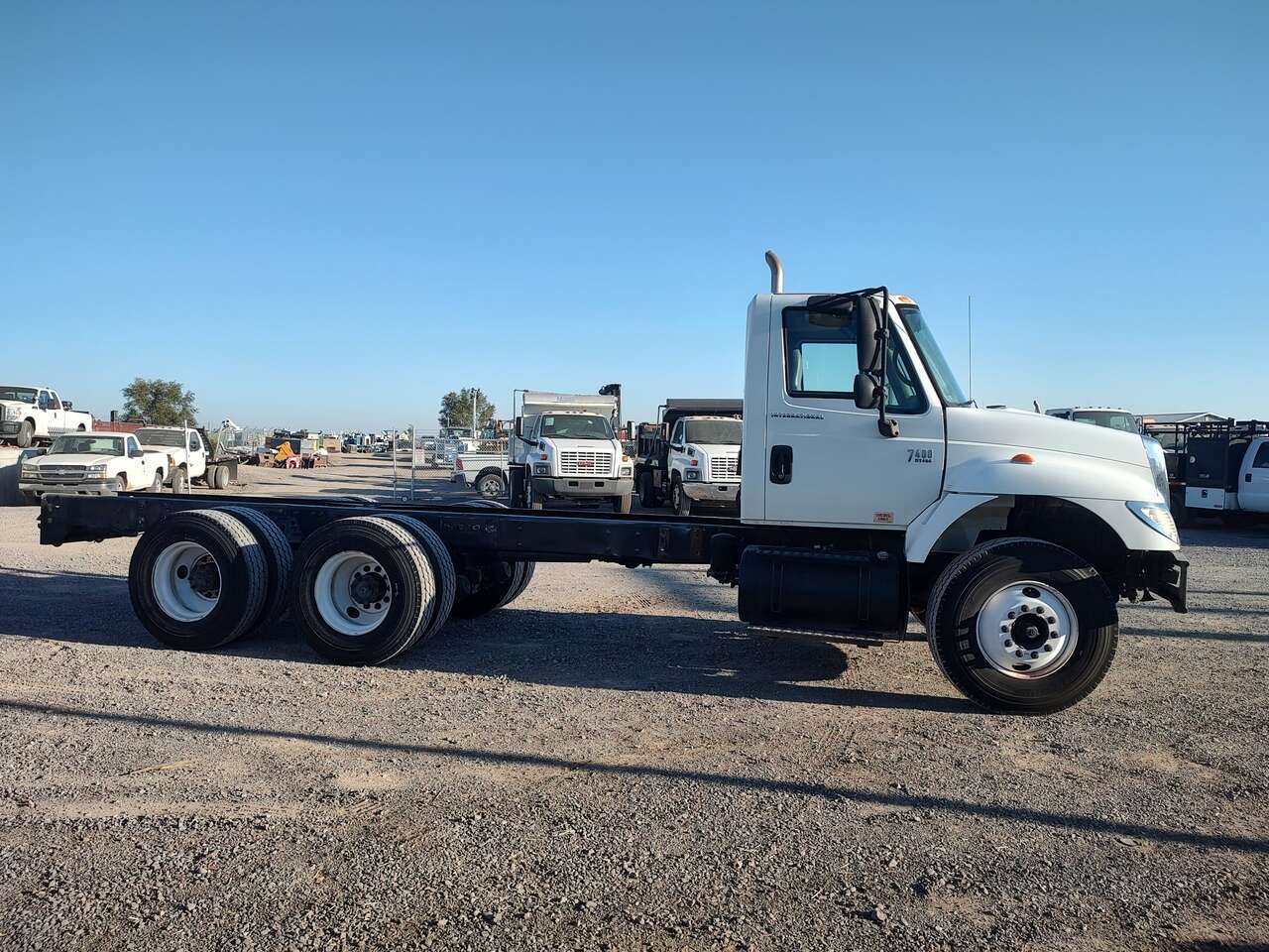 2007 International 7400 Cab and Chassis Auto