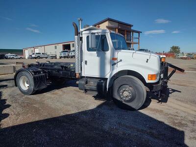 1995 International 4900 Roll Off Dumpster Truck