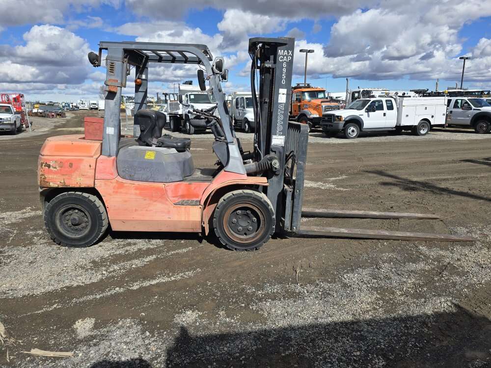 Toyota 8,000# Diesel Forklift