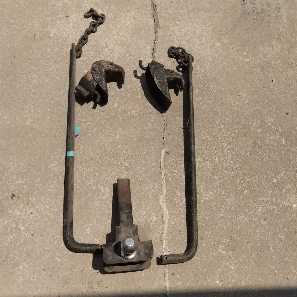 Weight distribution hitch