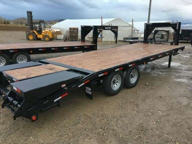 25' 14,000 GVWR Deluxe Walton Gooseneck trailer