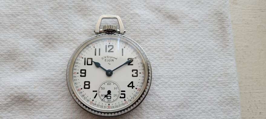 I’m selling this nice used vintage 16 size Elgin, 21 Jewel Railroad Pocket Watch