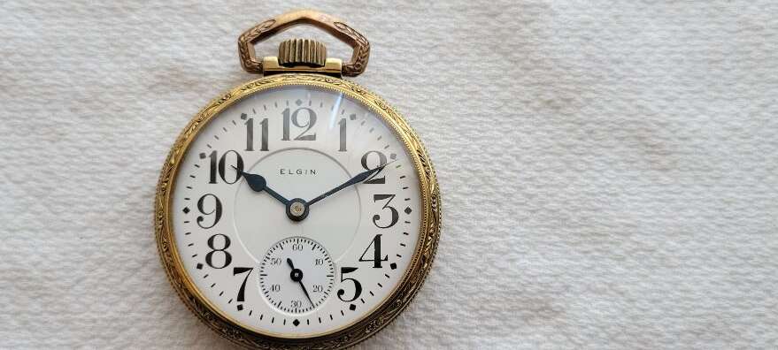 I’m selling this nice used vintage 16 size, Elgin, 21 Jewel Railroad Pocket Watch