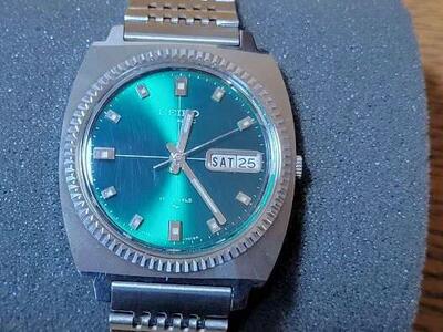 I’m selling this classic vintage SEIKO wristwatch in a mint stainless-steel case