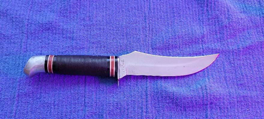 I’m selling this nice used vintage SCHRADE-WALDEN model 148 hunting knife.