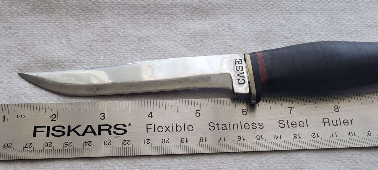 I’m selling a used vintage Case Hunting Knife with original leather sheath