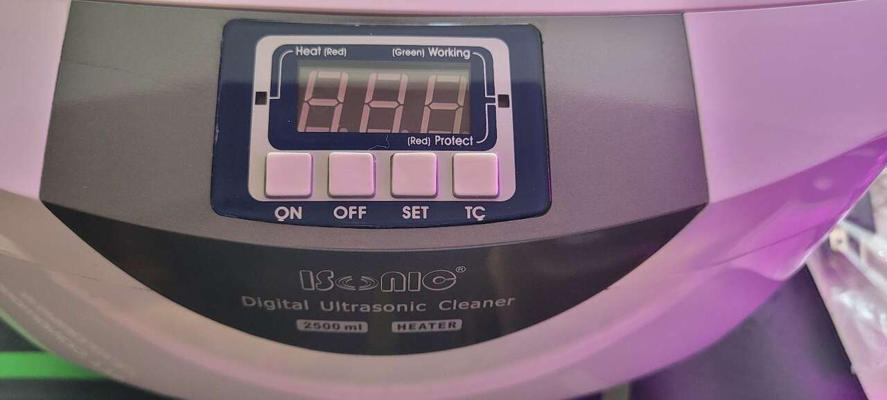 Selling this used UNISONIC ultra-sonic cleaner