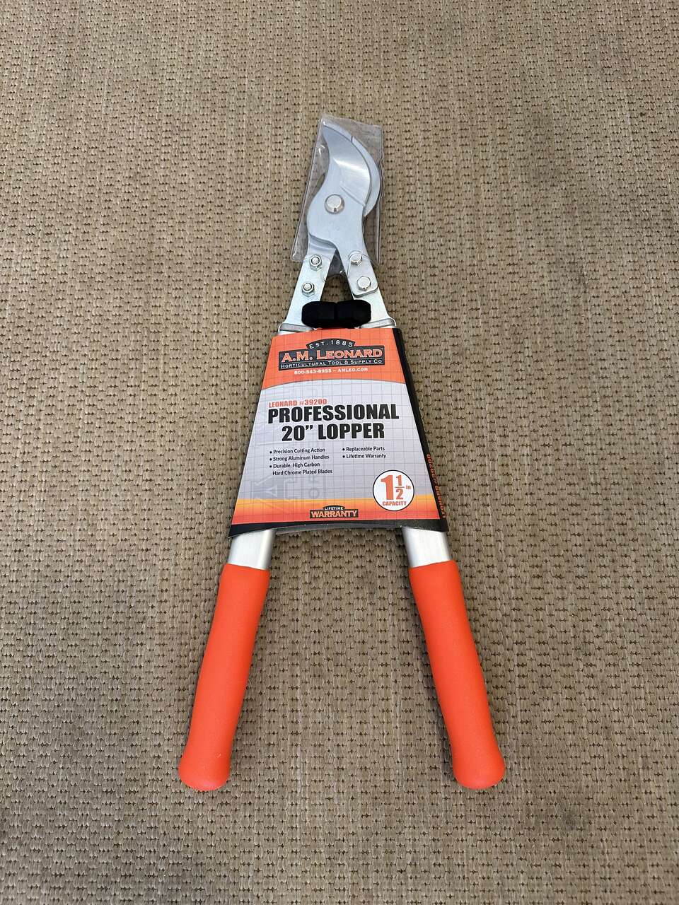 Brand new A.M. Leonard Professional Lopper, 20 in. length, 1-1/2 in. cutting capacity (model 39200)