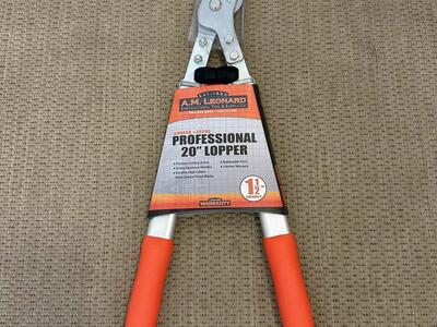 Brand new A.M. Leonard Professional Lopper, 20 in. length, 1-1/2 in. cutting capacity (model 39200)