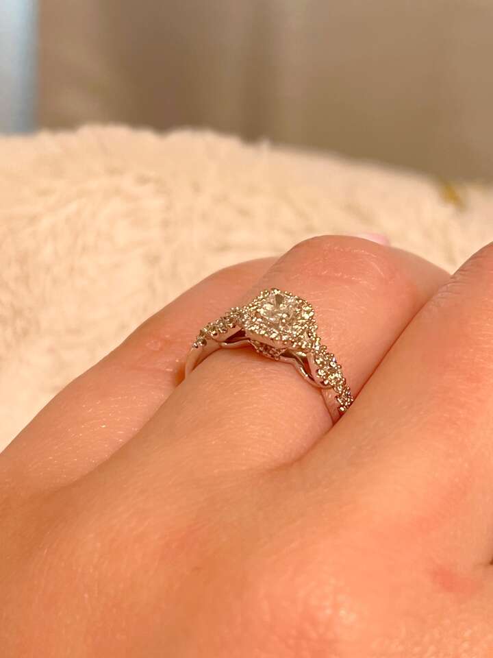 Exquisite McKenzie & Smiley jewelers Bridal Ring – 14K White Gold w/ Radiant Diamond & Halo Infinity Design