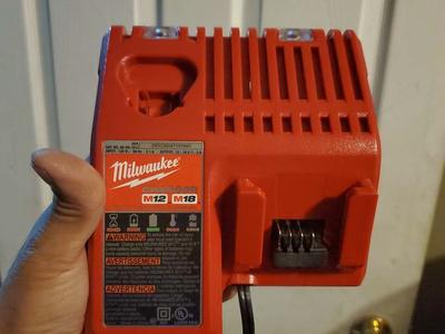 MILWAUKEE M18/ M12 BATTERY CHARGER