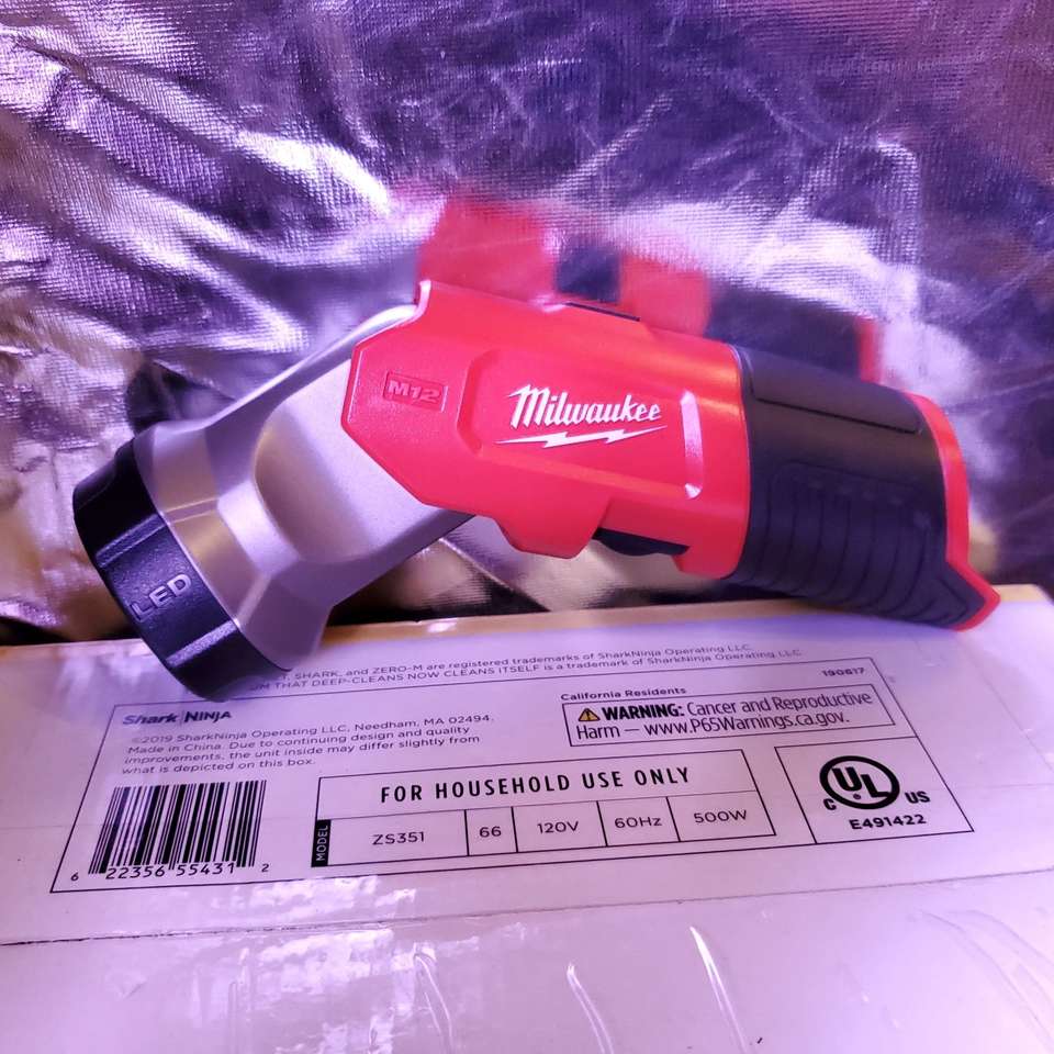 MILWAUKEE M12 LED FLASHLIGHT (TOOL ONLY)