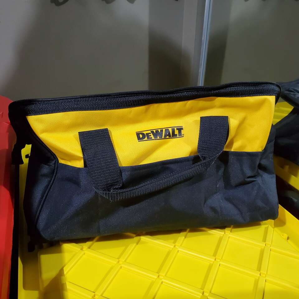 DEWALT 18 IN TOOL BAG