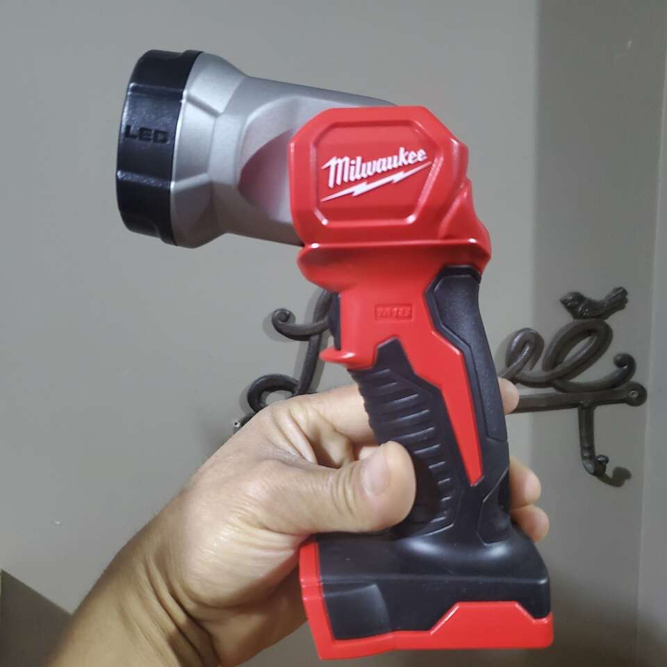 MILWAUKEE M18 LED FLASHLIGHT (TOOL ONLY)