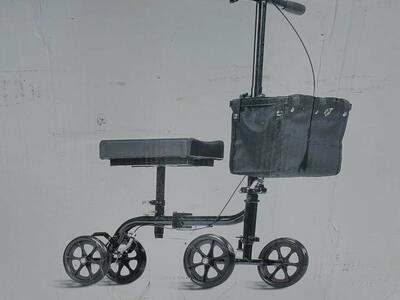 EQUATE HOLDING KNEE WALKER