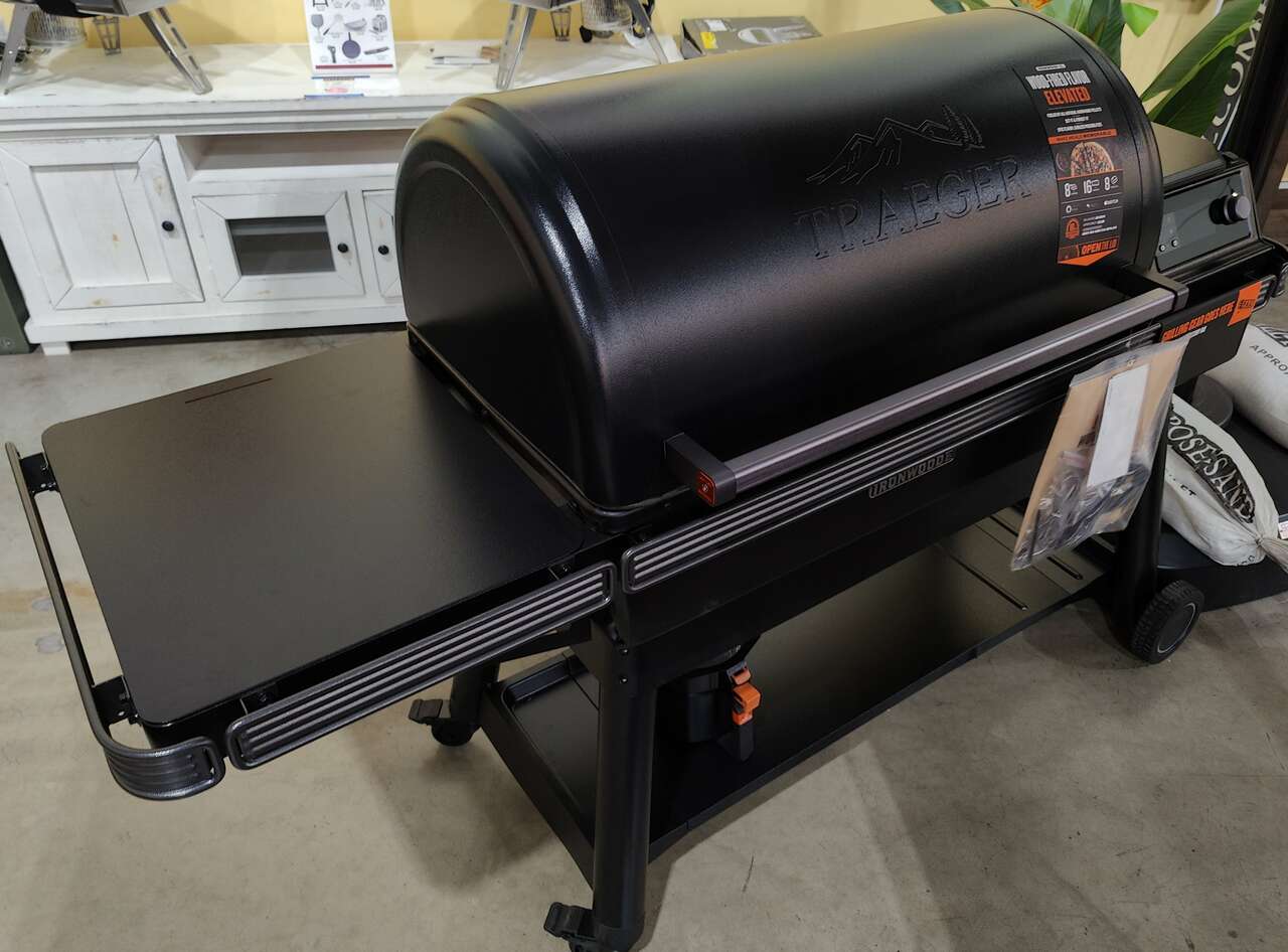 Traeger Ironwood XL with Warranty (Ne… Furniture