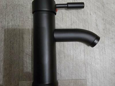 NEW BLACK SINGLE HOLE BATHROOM FAUCET