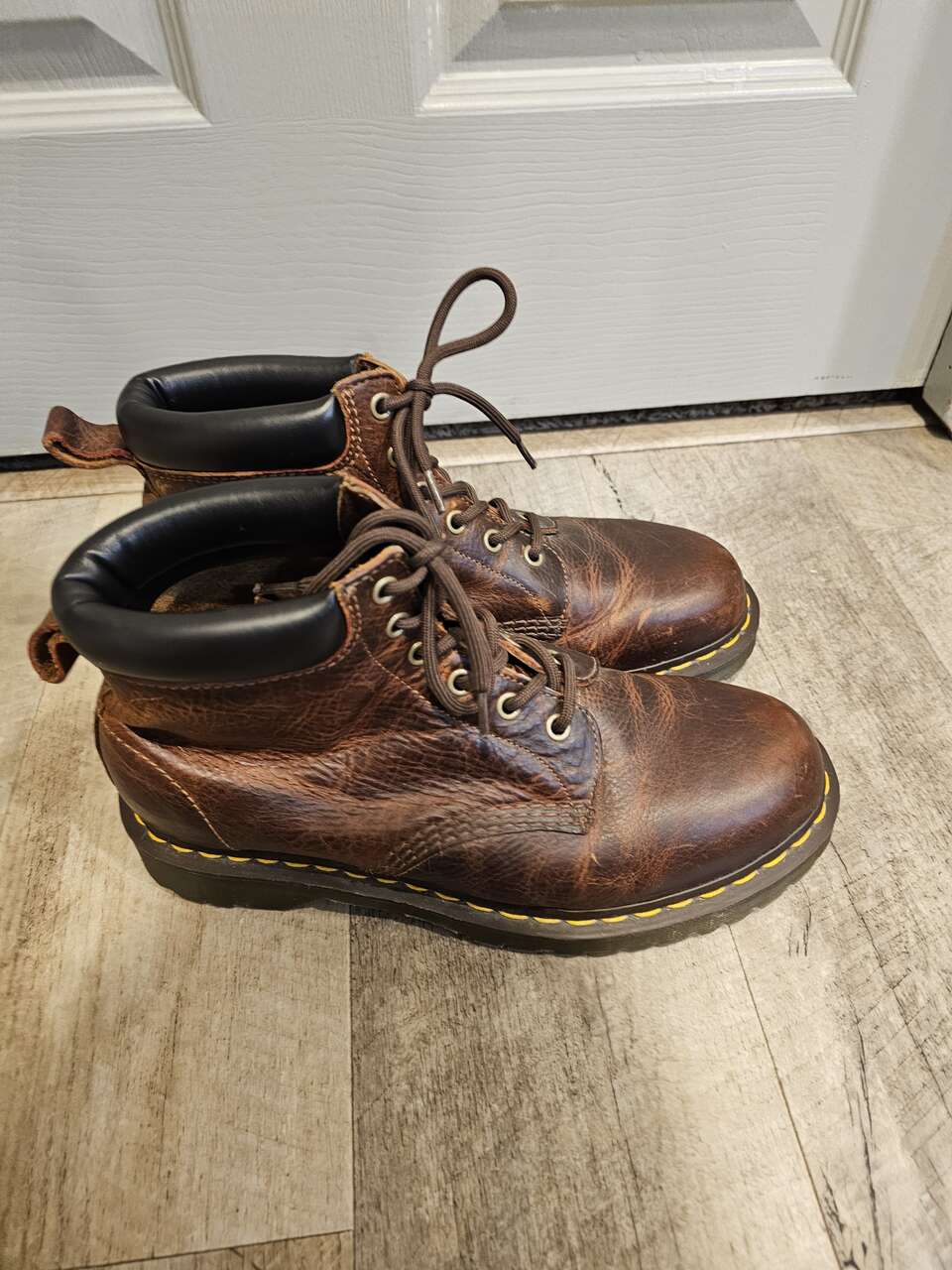 NEW DR. MARTINS MENS 939 BEN SIX EYE CORE LEATHER SHOES - SIZE 8