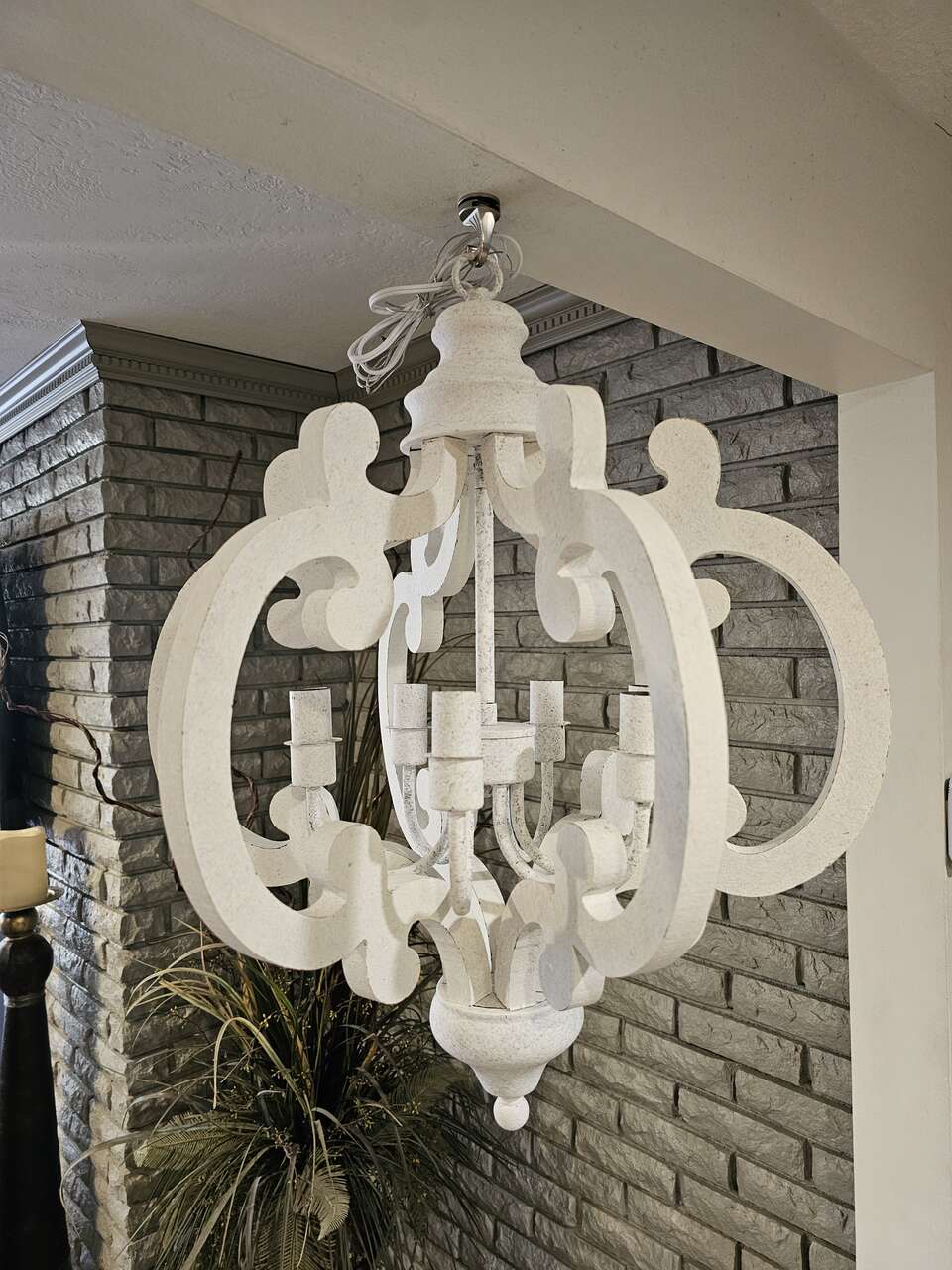 NEW WHITE WOODEN 6 LIGHT CHANDELIER