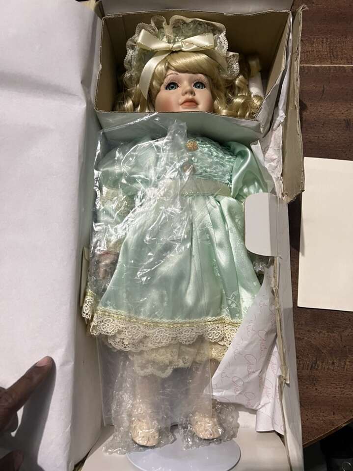 Collection Porcelain Doll