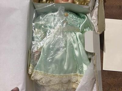 Collection Porcelain Doll