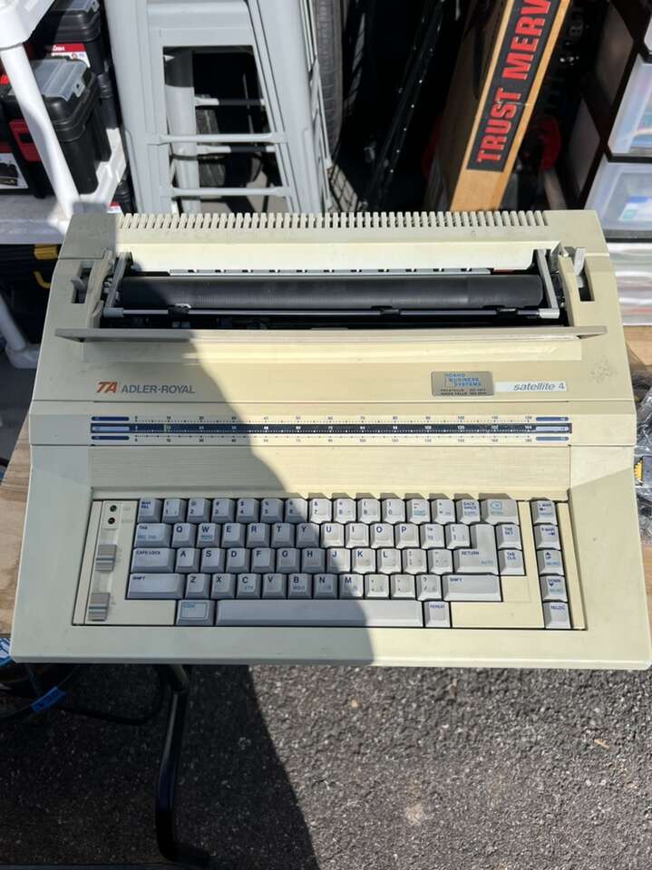 TA Adler-Royal Satellite 4 Electric Typewriter
