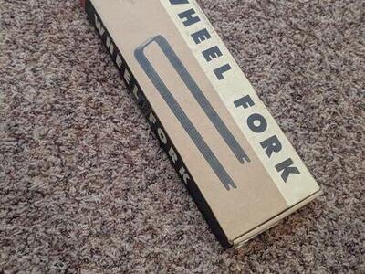 Brand new - Yakima wheel fork