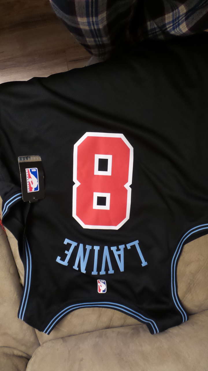 NBA sports Lavine jersey new XL size. Nikesport.