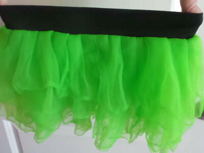 TUTU NEON GREEN COLOR. SIZE S/M.