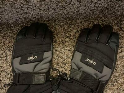 Black winter gloves size M